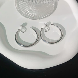 耳夹;耳钉;耳环