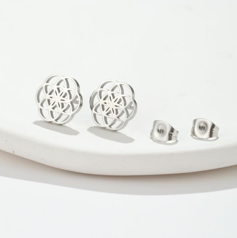 Fashion Flower Stainless Steel Plating Hollow Out Ear Studs 1 Pair display picture 2