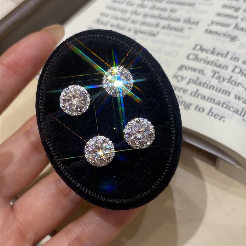 Kuning Blingbling One Carat~Super Sparkling White Diamond Earrings, Classic Light Luxury and High-End Style Earrings