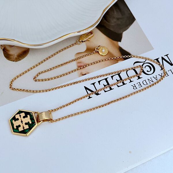 Fashionable elegant small stone inlay