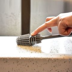 Magic Cup Cleaner: Rotating Mug Brush & Bottle Brush—Specialized Long-Handle Design for Cleaning Tough Tea Stains in Tight Spaces, Featuring Hard-Bristled Silicone Bristles