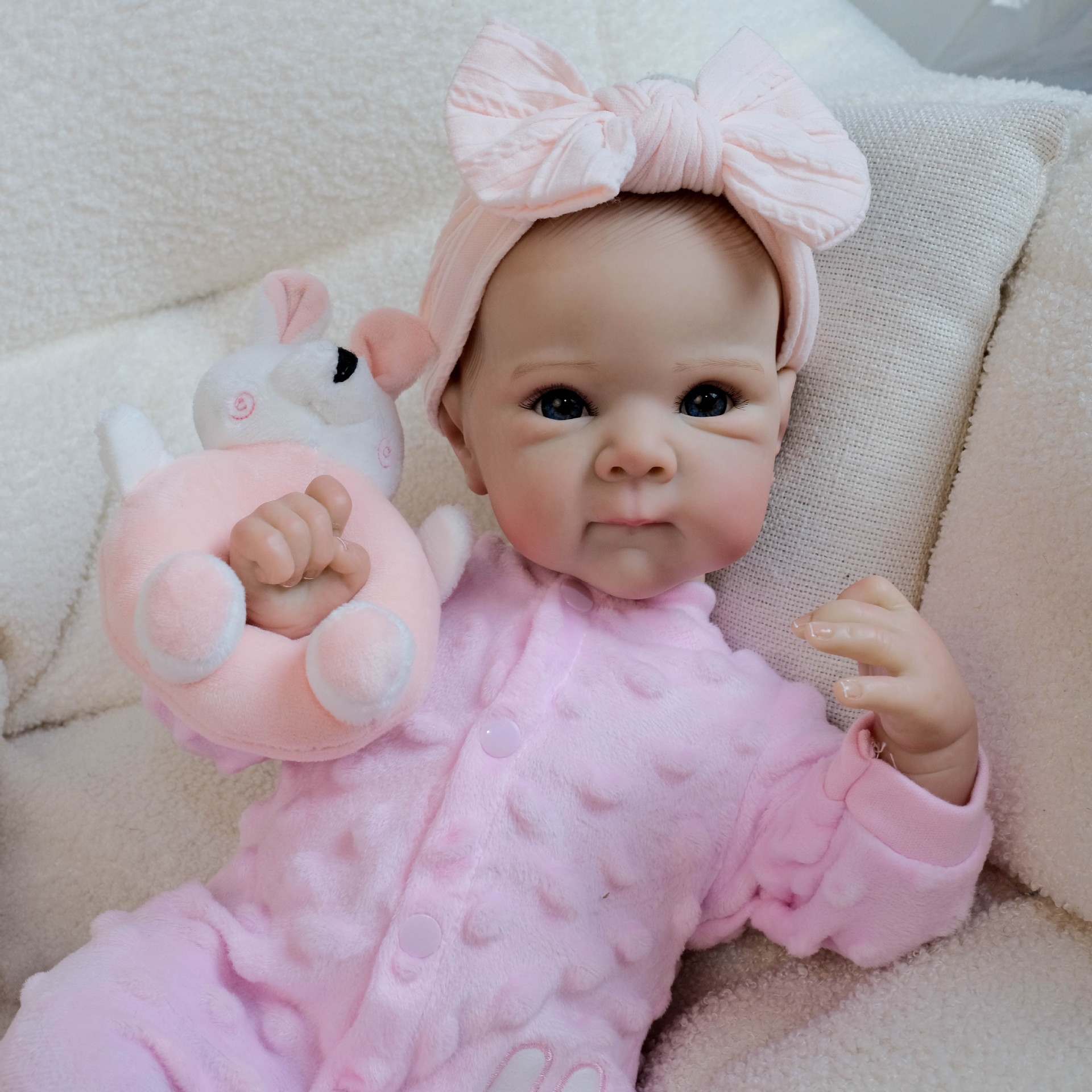 18 pulgadas rosa conejito de una pieza de simulación Bettie muñeca de renacimiento para niños cumpleaños regalo de Navidad