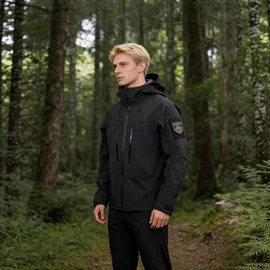 冲锋衣、裤;连体雨衣/披;骑行服