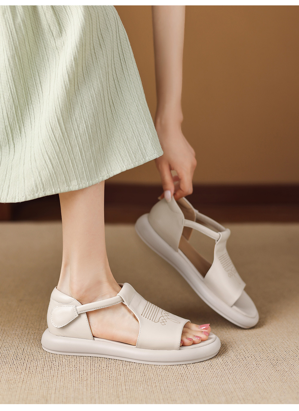 Sandal nữ đế dày hở mũi da bò thêu hoa — màu trắng ngà chi tiết 14