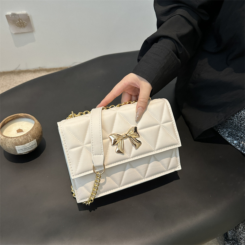 Verano nuevo bolso de mariposa mujer 2024 bolso de moda estilo extranjero de textura versátil bolso de personalidad de viaje