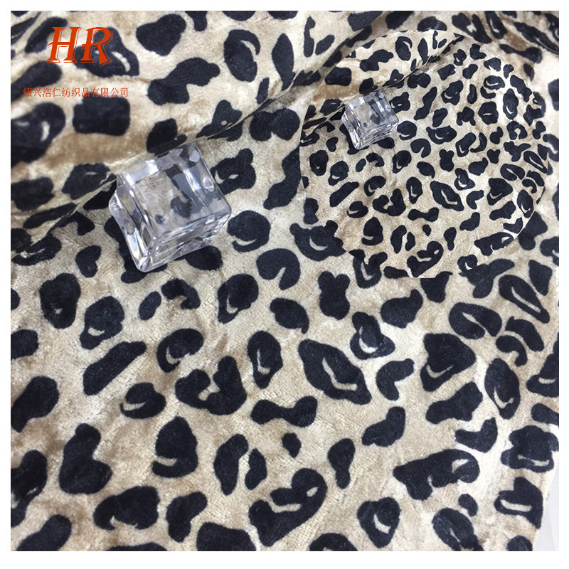厂家直供不倒绒亮光豹纹印花 底面不透 服装面料现货批发