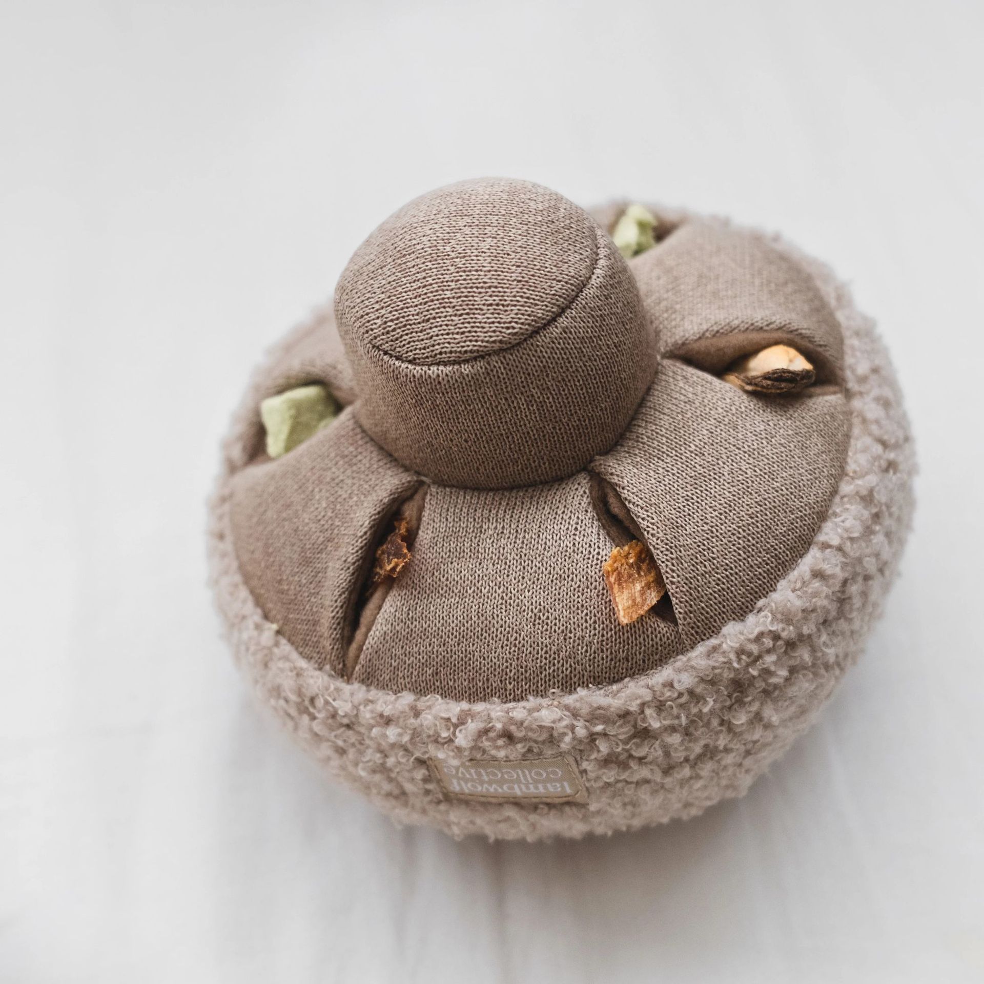 Nuevos productos transfronterizos snuffle mushroom nasal taponada mascota perro roer para aliviar el aburrimiento tibetano juguete de peluche