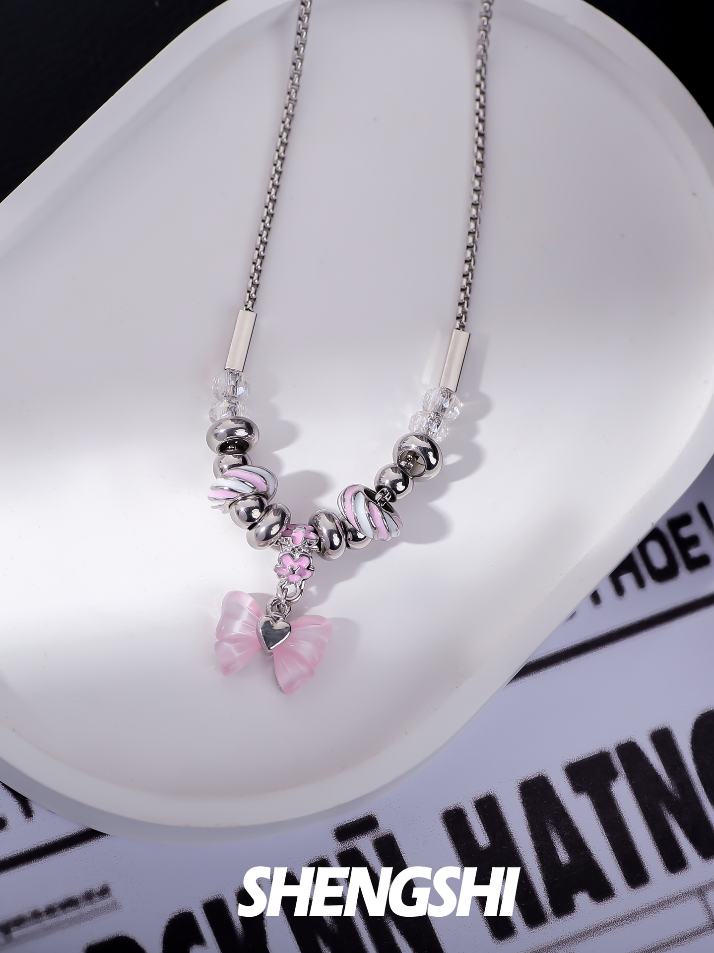 Chaîne en acier titane Dopamine Butterfly Ball Drop pour femmes, incolore et polyvalente, unique et luxueuse, bijoux personnalisés Instagram_voghion.com