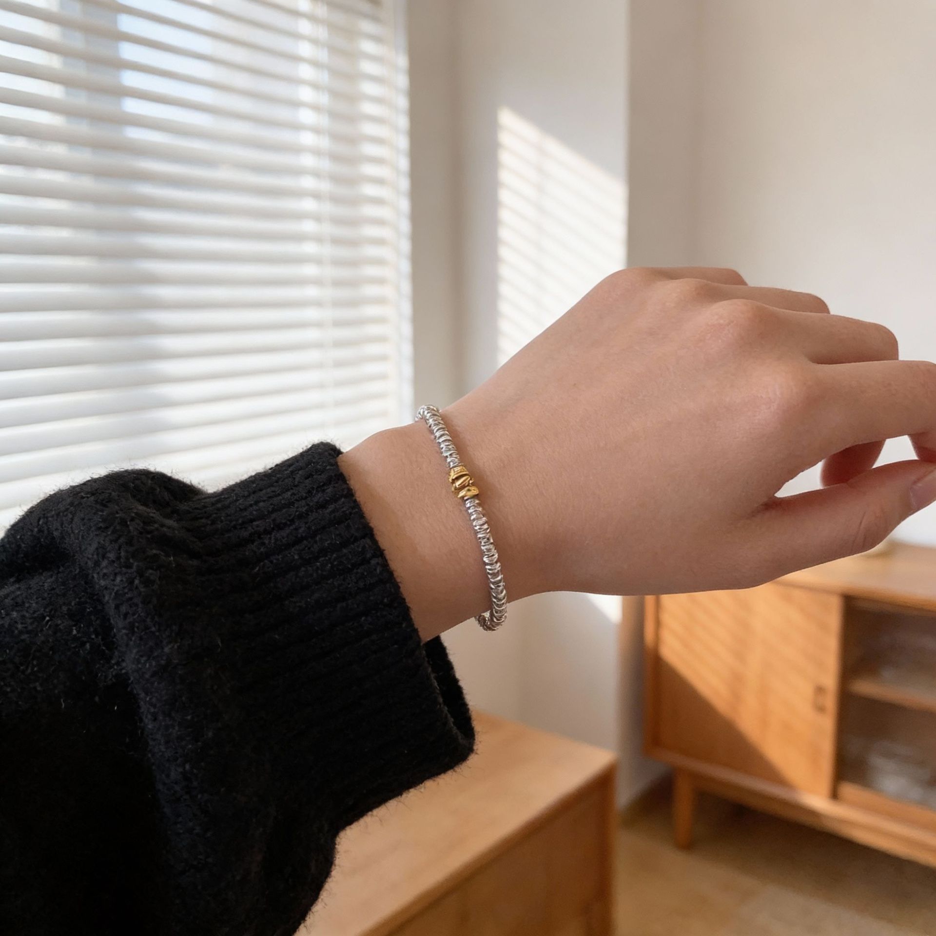 Niche Round Circle Beaded Bracelet for Women, Simple Triangular Cheese Style, Unique Minimalist High-End Feel, Hot-Selling Jewelry