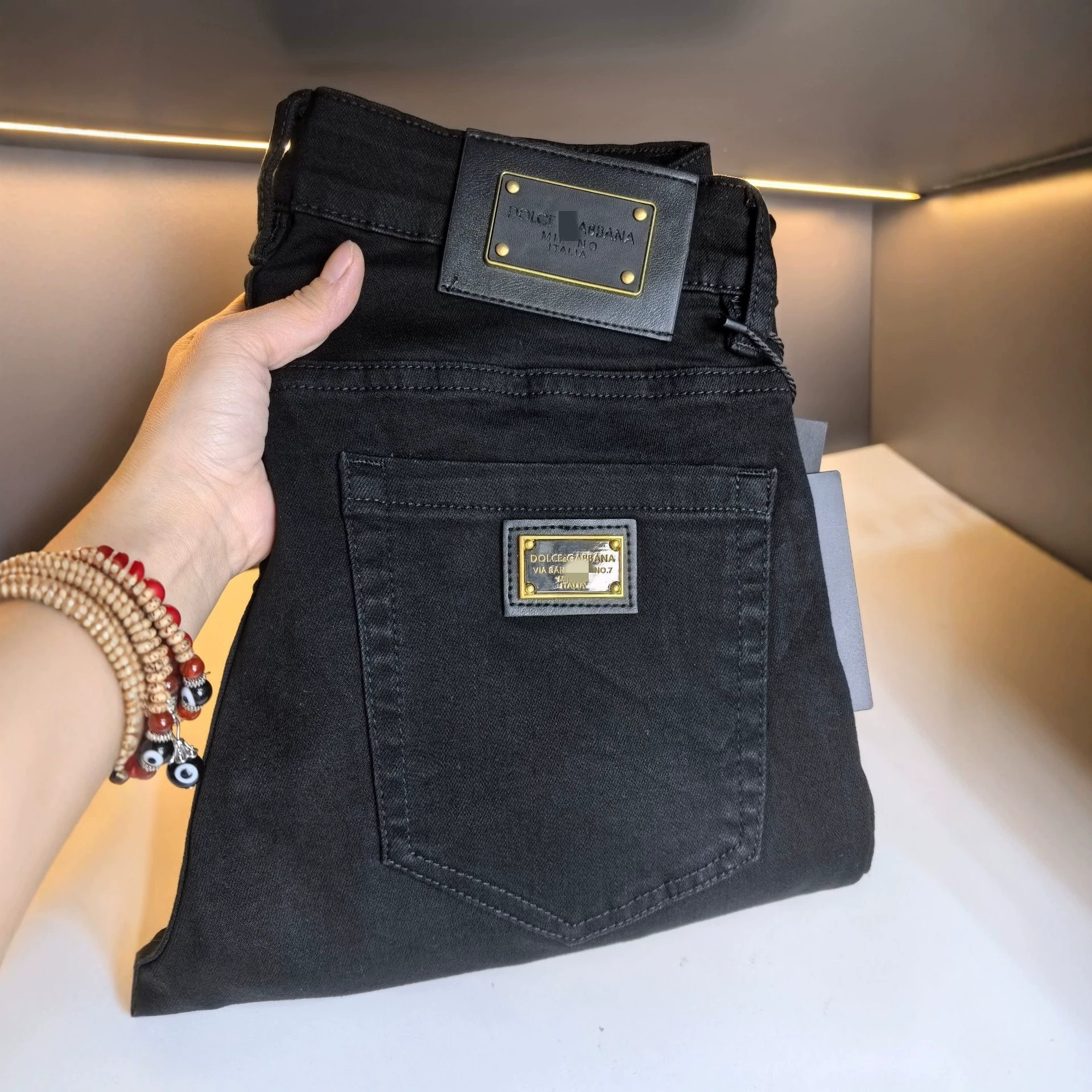 Letter-stitched men's denim black slim-fit stretch washed straight leg casual trousers, Korean style.