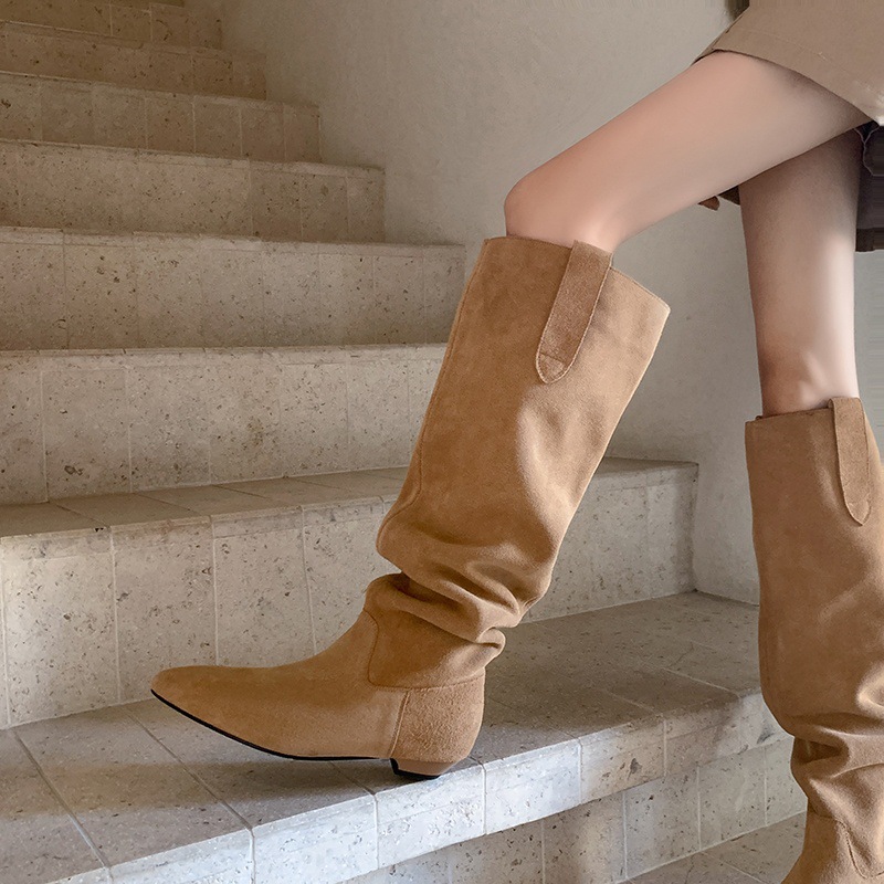 Boot nữ cổ thấp mũi nhọn gót thấp ống xếp ly chất da lộn — màu đen, màu xám, màu mơ