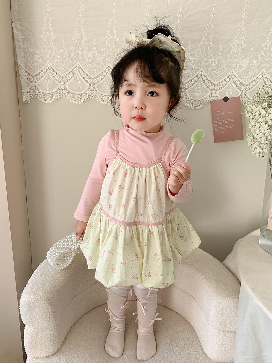 Ropa para niños de caña de pera Camisa de fondo para niñas 2025 primavera nuevos niños Camiseta casual coreana Top Ropa de bebé para niñas