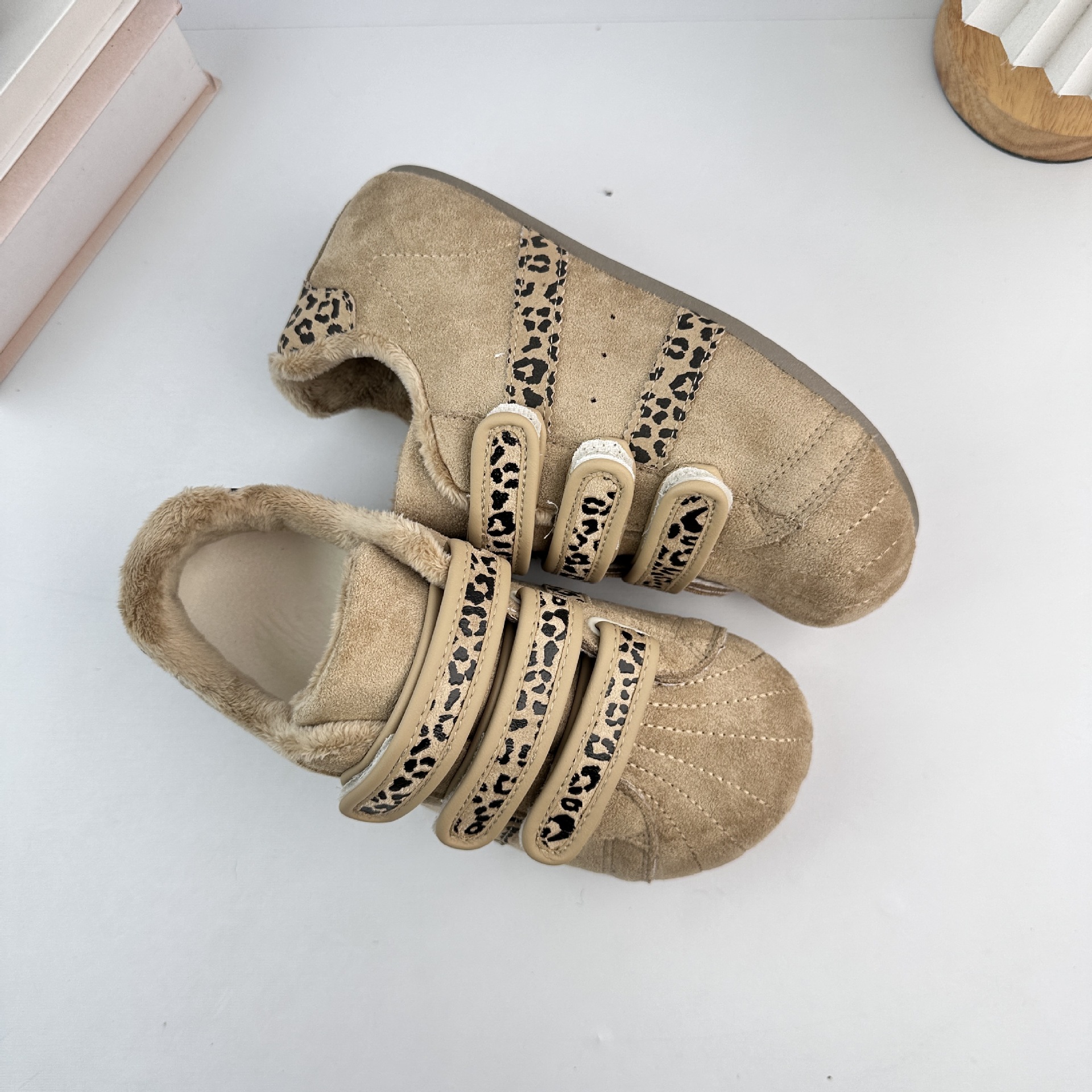Zapatos de entrenamiento para mujeres 2025 nuevos velcro estriado de acero