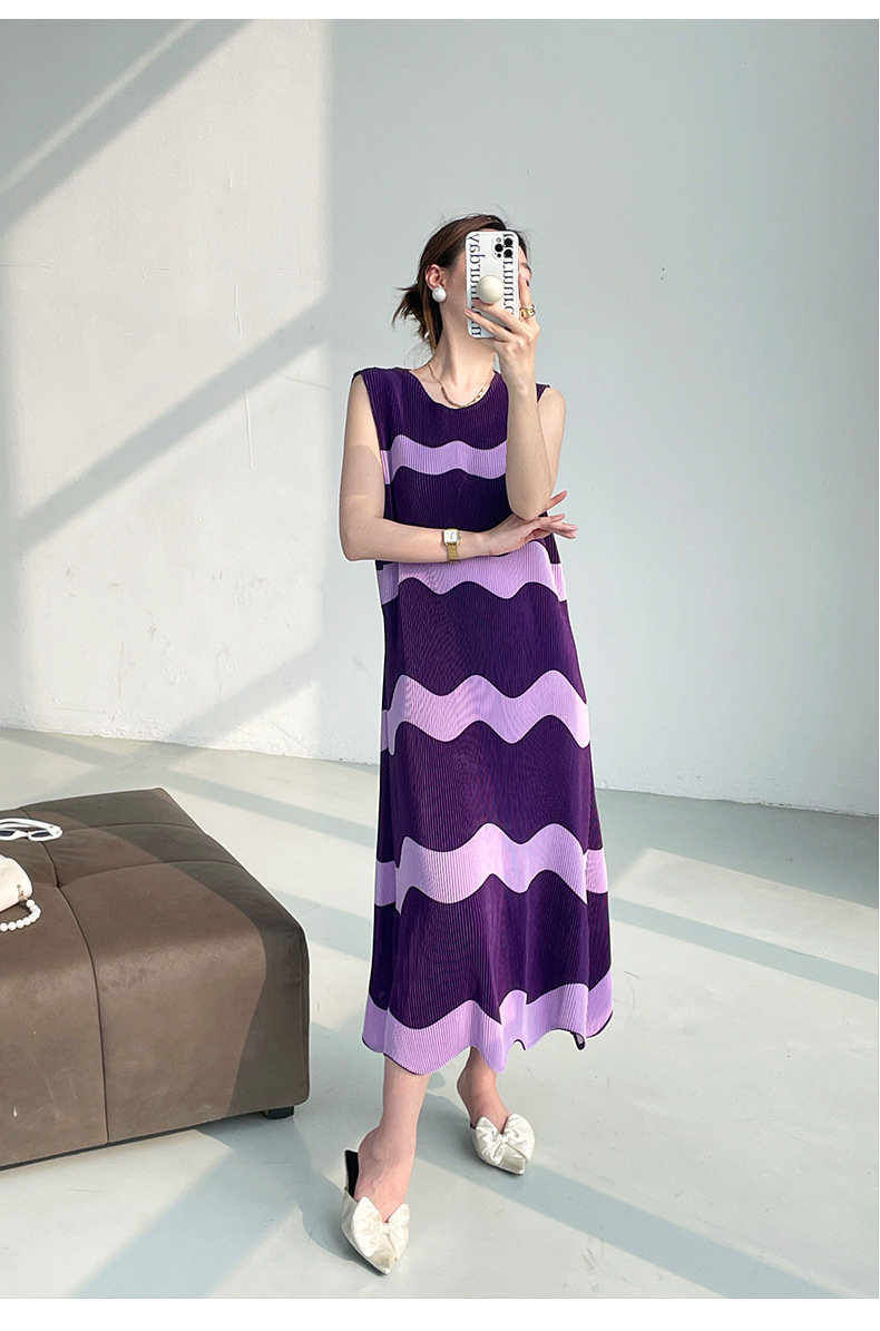 Đầm maxi nữ xếp ly dáng ôm, không tay, họa tiết sọc — Màu đen chi tiết 13