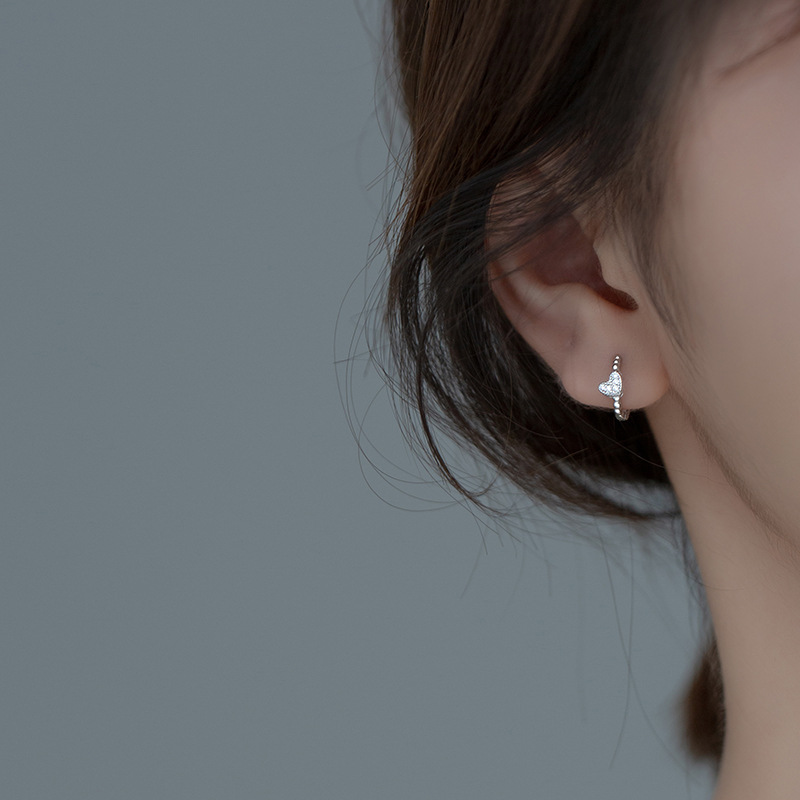 Eloch s925 plata de verano dulce amor botones de orejas femenina en forma de corazón diamantes simples orejas de dama G9374