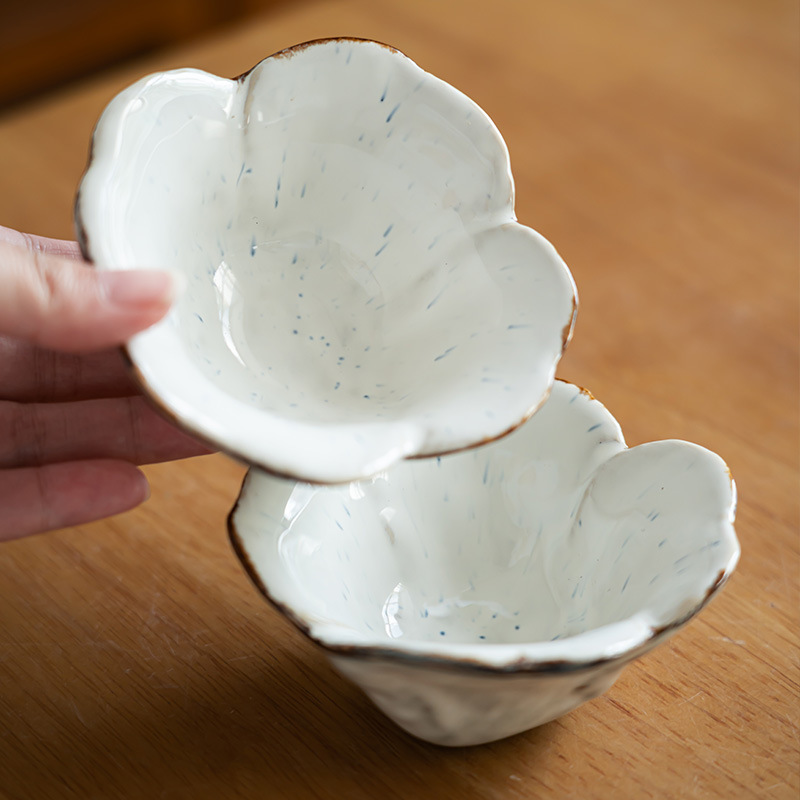 Creativa sensación de mano cerámica de flores plato de sabor plato pequeño platos de cubiertos caseros condimento plato de alimento de grasa