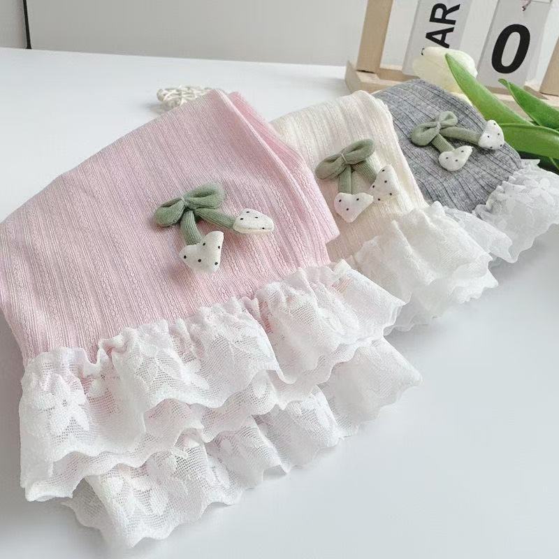 Summer capri pants for babies, suitable for wearing outside, mosquito repellent, with lace and cherry blossoms, fashionable princess style, fresh and cute baby pants.