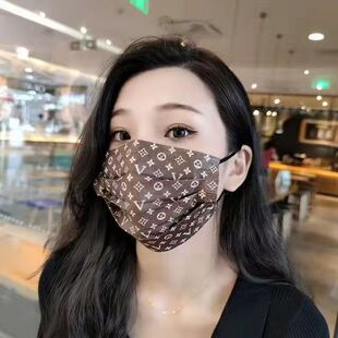 Flat Trendy Coffee-Colored V-Shaped Fashion Personality Versatile Printed Mask Slimming Korean Version Disposable Individually Packaged