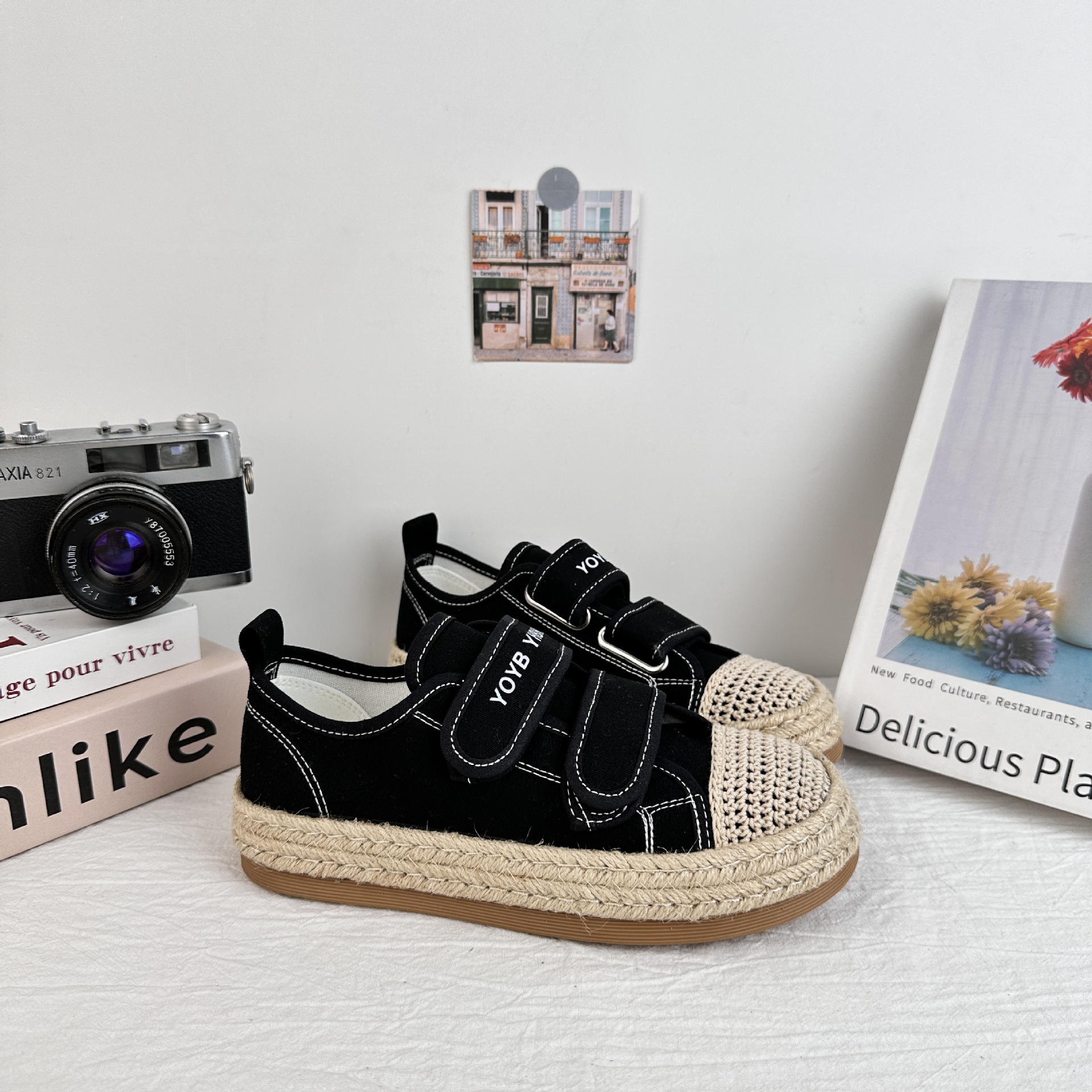 Zapatos de pescador de onda lejana para mujer, nuevas zapatillas de velcro de verano 2025, zapatos casuales de paja de todo fósforo, zapatos blancos pequeños