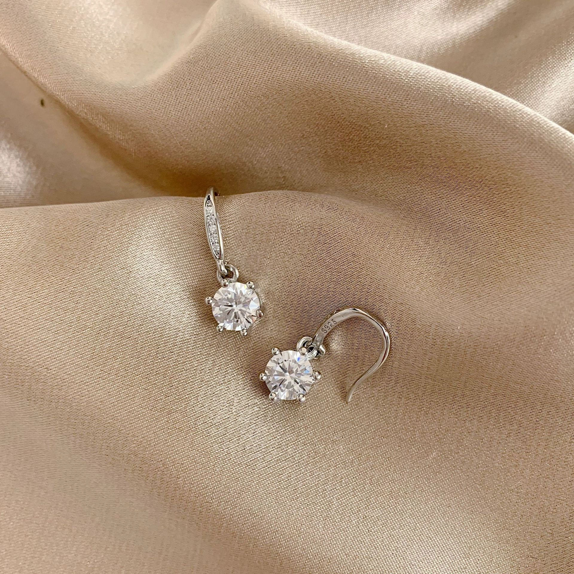 Корейские серьги, корейский стиль
