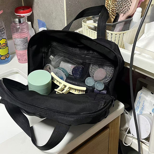 Middle-aged Hello Kitty Black Embroidery Travel Makeup Storage Bag Large Capacity Layered Portable Toilet Bag