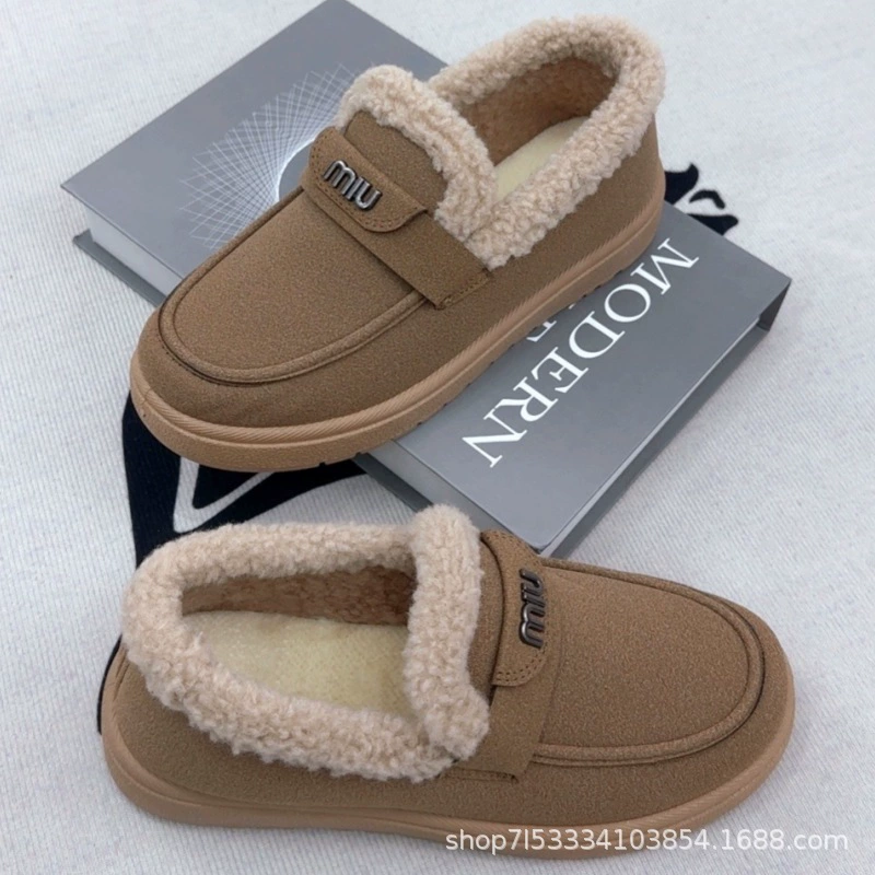 Зимние женские хлопковые туфли-слипоны в британском стиле с бархатной подкладкой, прямая поставка с фабрики, новые утепленные нескользящие туфли-бини, оптовая продажа зимой