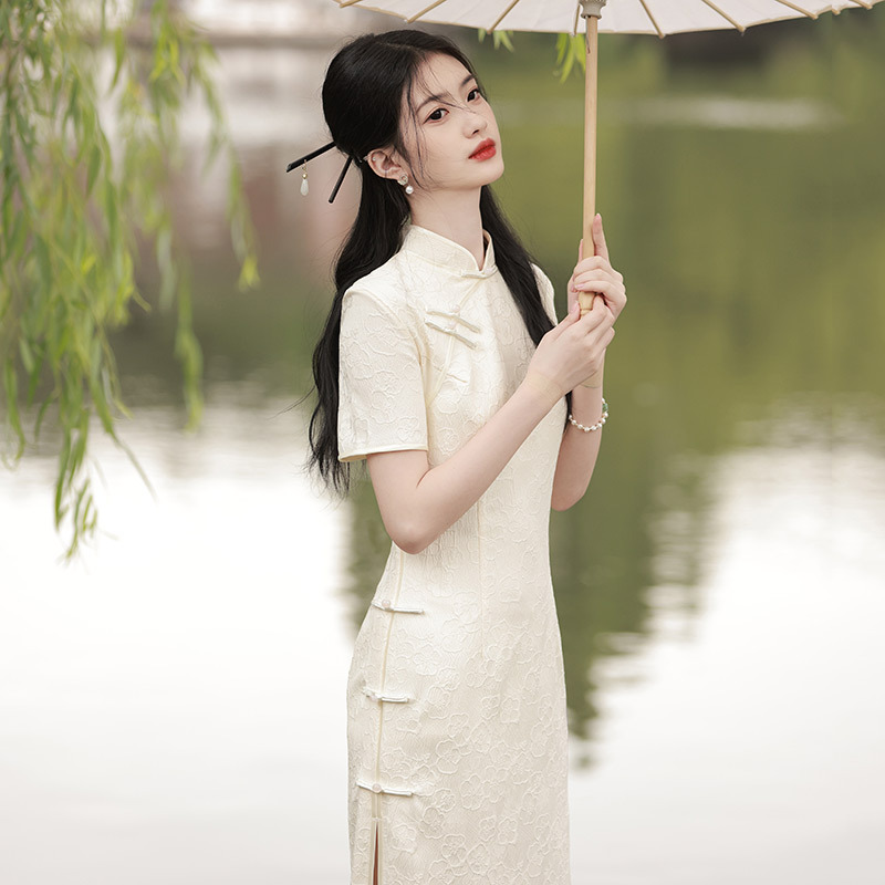 White lace Chinese-style long-length modified cheongsam 2024 new women's retro slim-fit short-sleeved runway performance dress