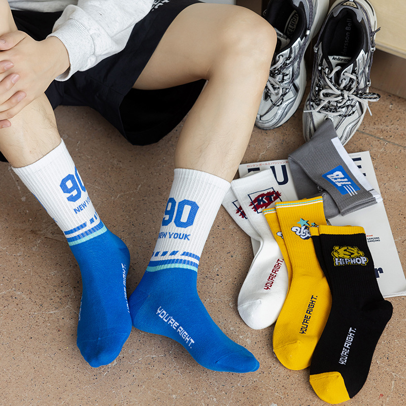 Calcetines de marea deportiva digital de algodón peinado Calcetines de algodón de color sólido calcetines de los hombres de otoño e invierno alta elástica calcetines marea al por mayor