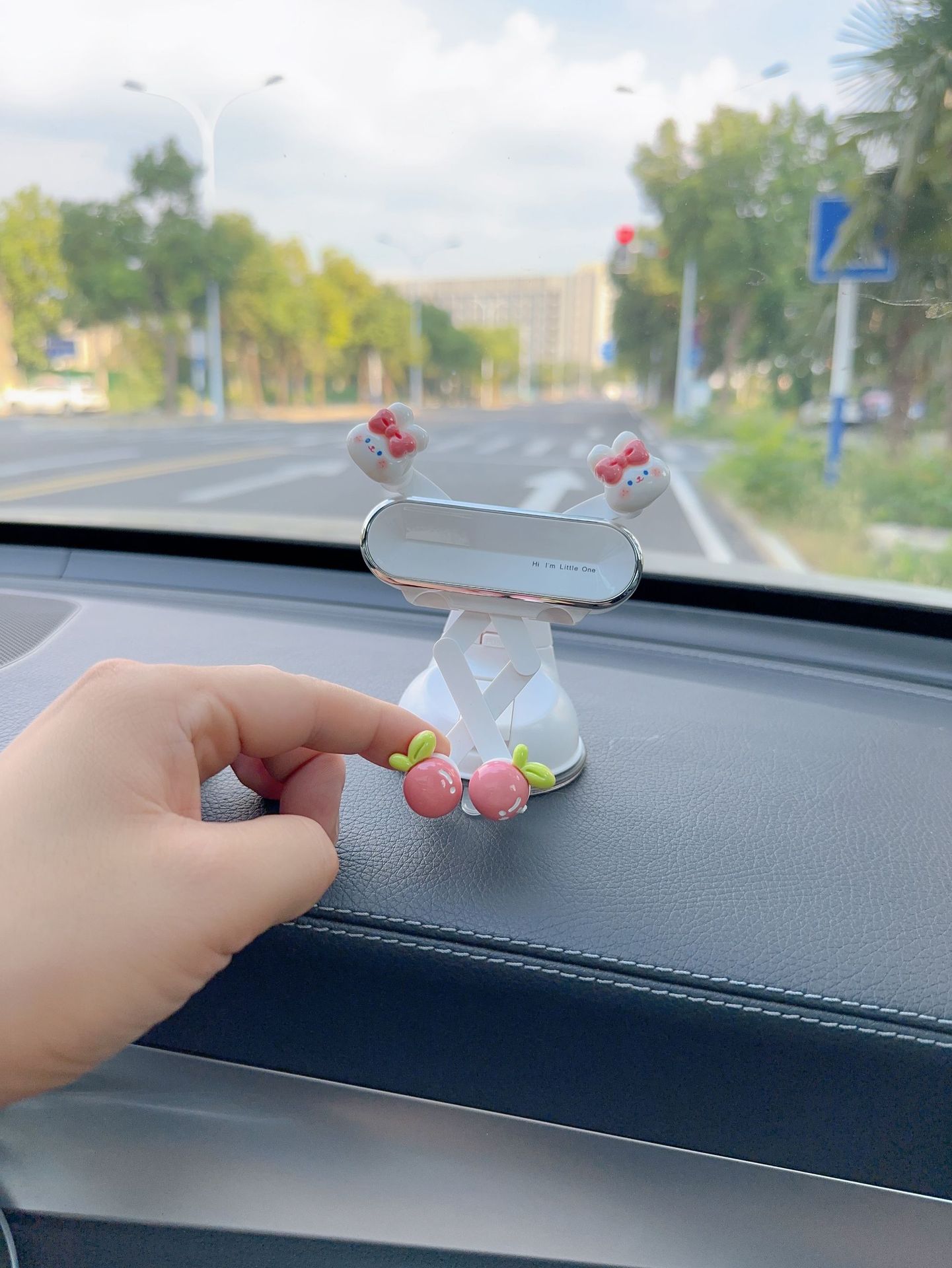 Car Mobile Phone Holder Dashboard Suction Cup Type 2025 New Cartoon Cute Car Anti-Shake Navigation Car Interior for Women