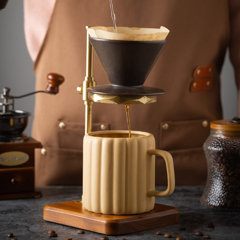 Taza de cerámica Dehua resistente a altas temperaturas, taza de cerveza de gran capacidad, taza de bebida de diseño de alto valor para oficina en el hogar