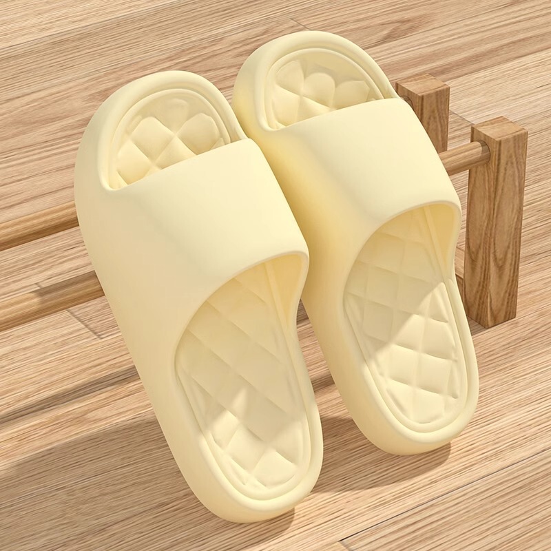 Spring and Summer Hot-Selling Ultra-Soft Slippers with Checkered Cushioning Insole, Waterproof and Quick-Drying, for Girls' Home Use, Large Quantity Available Spring and Summer Hot-Selling Ultra-Soft Slippers with Checkered Cushioning Insole, Waterproof and Quick-Drying, for Girls' Home Use, Large Quantity Available
