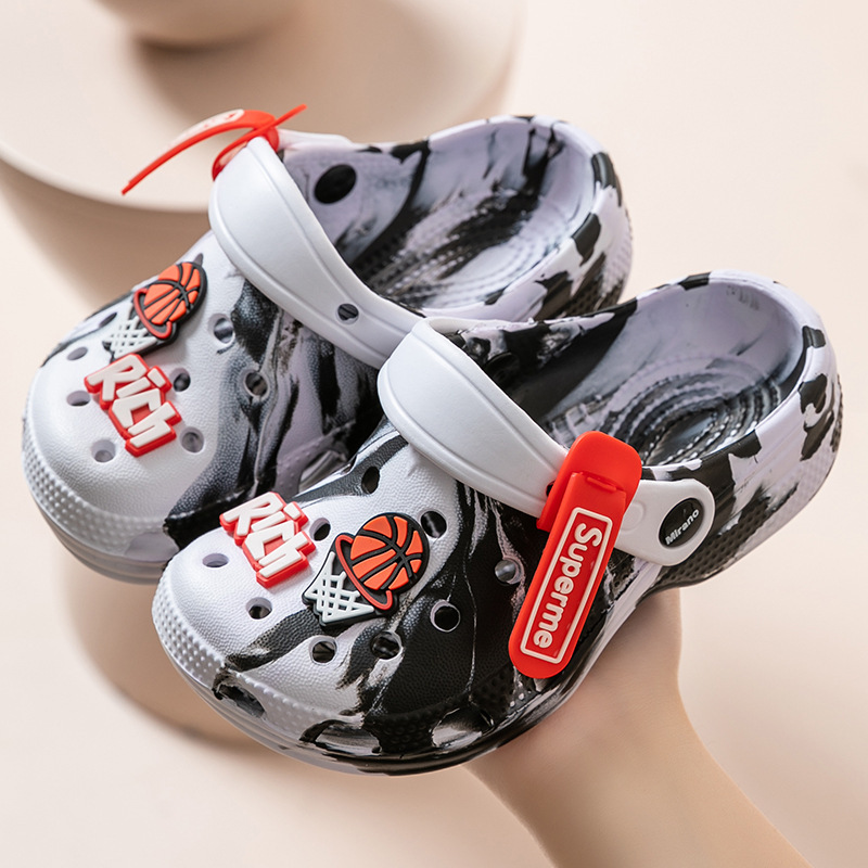 Summer children's slippers wholesale sandals boys and girls bathroom non-slip baby hole shoes kids cute cartoon