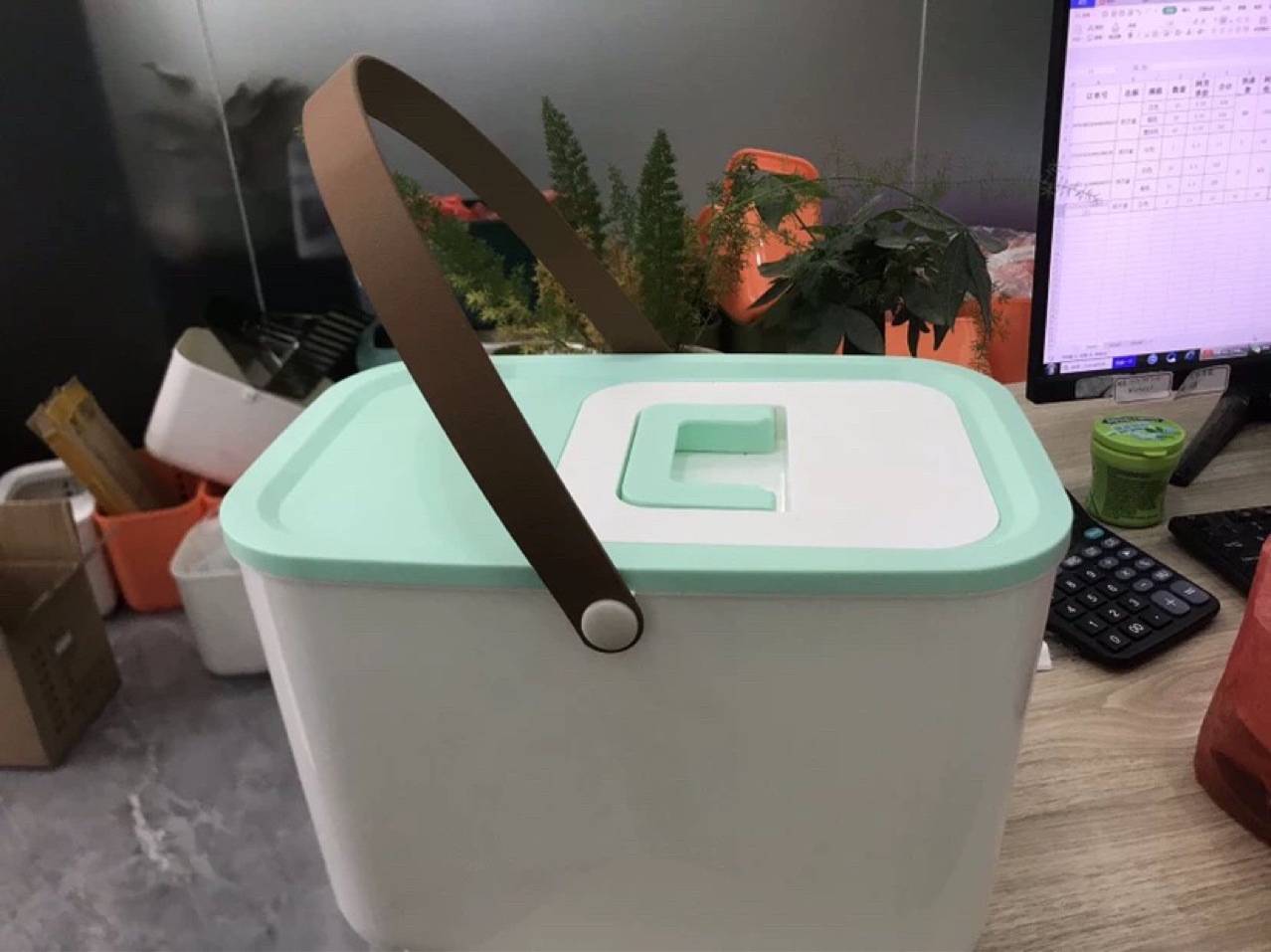 椭圆形提手按扣美容大号pp塑料纸箱粮仓粮桶PU皮手腕带礼盒皮拉手