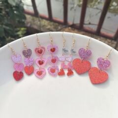 国境を越えたアクリルバレンタインデーシリーズピンクの赤いスパンコール愛シンプルでかわいい甘い桃の心ペンダントイヤリング