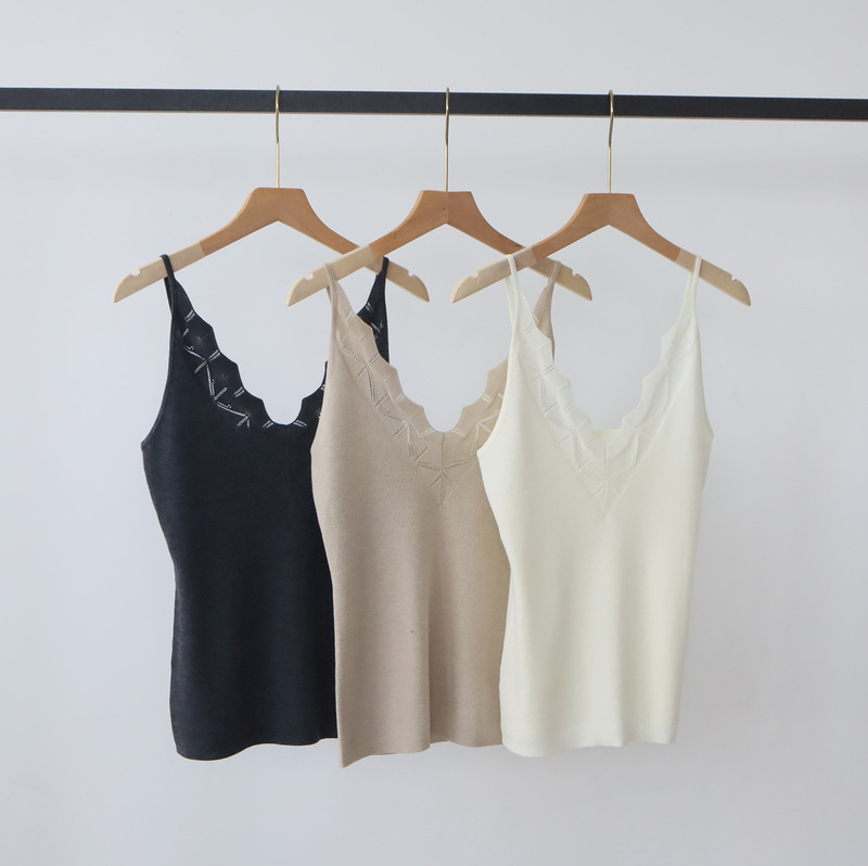Wool blend lace V-neck knitted camisole for women, slim-fit, solid color, gentle, suitable for layering under a suit Wool blend lace V-neck knitted camisole for women, slim-fit, solid color, gentle, suitable for layering under a suit