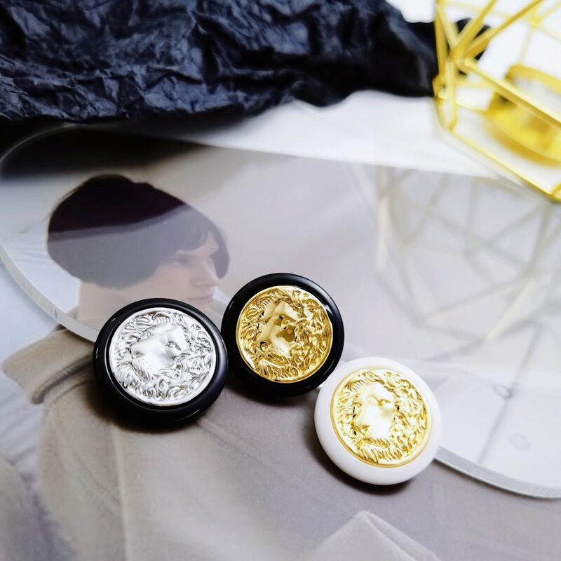 Vintage Lion Head Sweater Metal Jacket Knitted Niche Jewelry Double Pair Button Small Suit Chanel Style Accessories Button Vintage Lion Head Sweater Metal Jacket Knitted Niche Jewelry Double Pair Button Small Suit Chanel Style Accessories Button