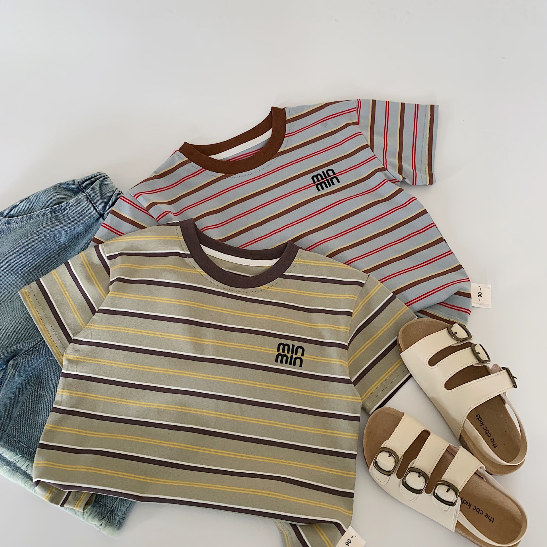 Mai Bao camiseta infantil 2025 verano nuevo estilo coreano para niños y niñas a rayas de mangas cortas jersey bebé ropa interior de tela t