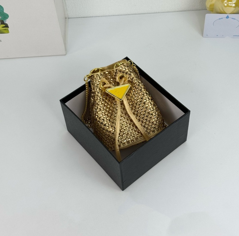 新しいバッグ 2025 新しいかわいいホットスタイルバケットバッグ光沢のあるプリンセスアクセサリー口紅メッセンジャーバッグ|undefined