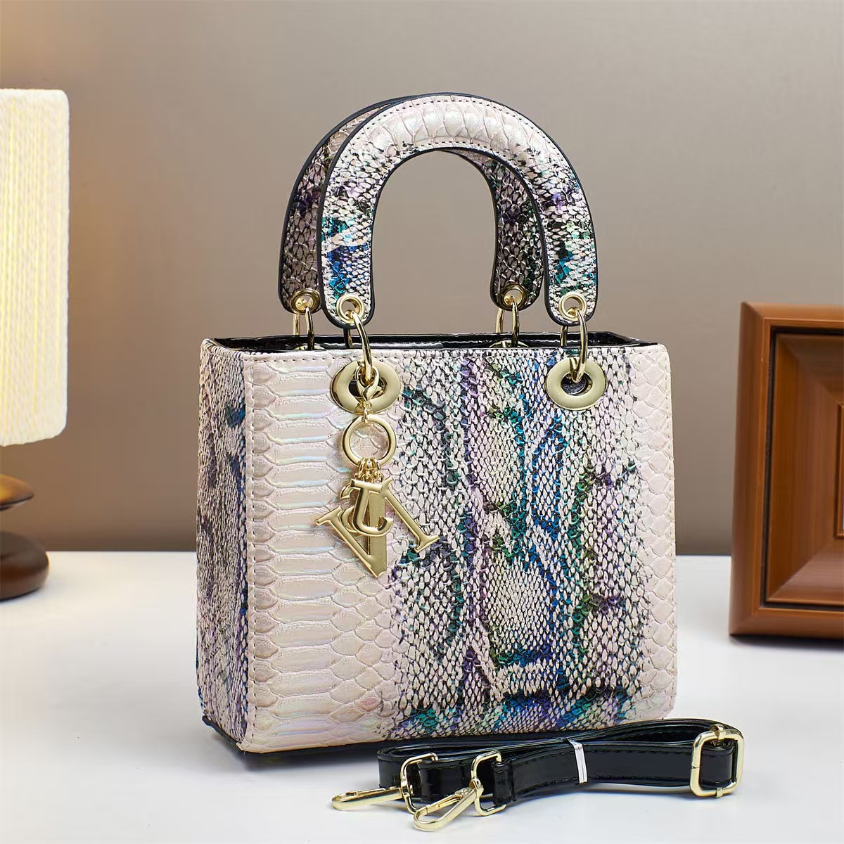 Transfronterizo 2025 nuevo bolso de moda mujer todo fósforo portátil pequeño bolso cuadrado bolso de hombro de color de contraste sentido de alta gama