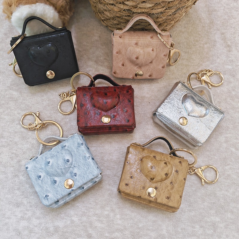 Imitation Schoolbag Ostrich Leather 3D Heart-Shaped Wireless Earphone Case Exquisite Coin Purse Portable Storage Bag Pendant Imitation Schoolbag Ostrich Leather 3D Heart-Shaped Wireless Earphone Case Exquisite Coin Purse Portable Storage Bag Pendant
