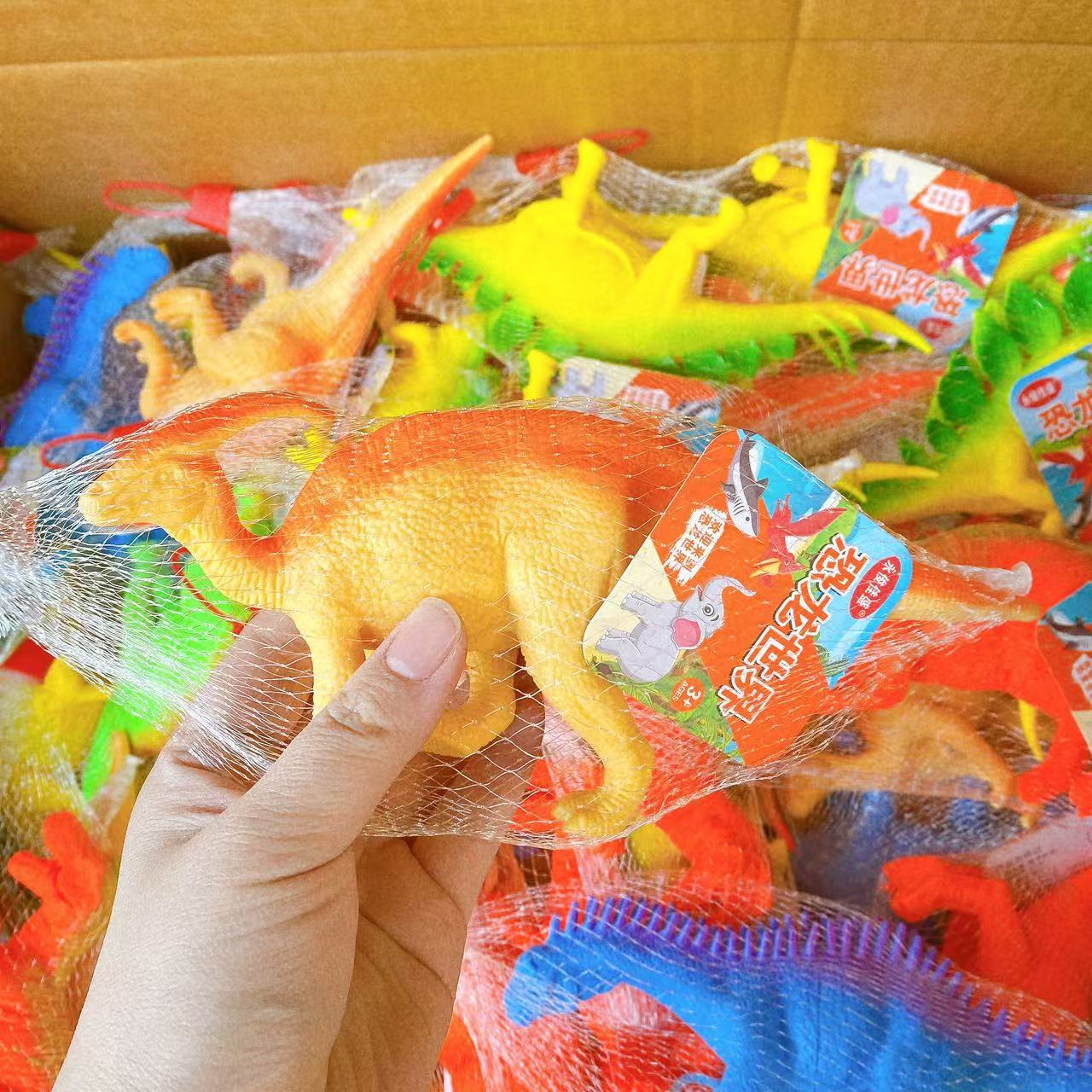 Juguetes infantiles simulación de piel de dinosaurio pellizco pellizco bolsas de red con sonido animal modelo de juguete colorido 2 yuanes al por mayor