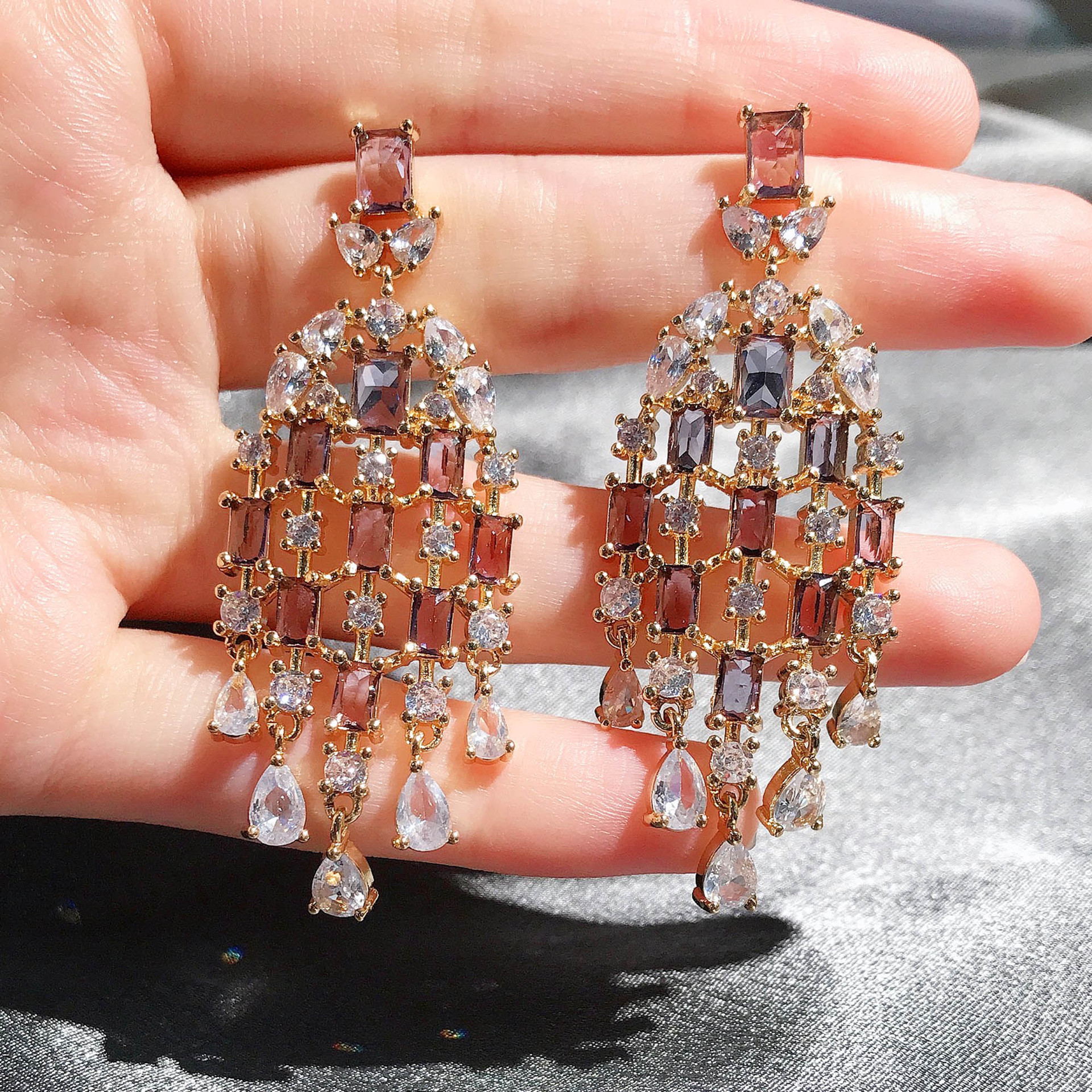 Pendientes De Circonio Blanco Cristal Púrpura Claro Pendientes De Borla Aguja De Plata Elegante Glaseado Única Luz De Lujo Sentido De Gama Alta display picture 9