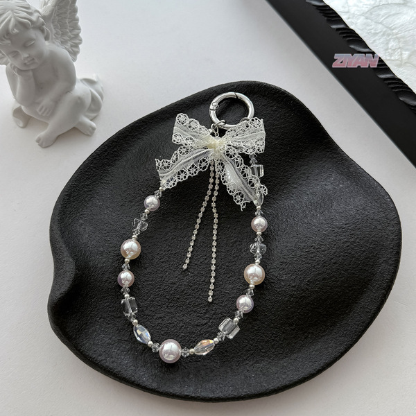 Fashionable elegant keychain with bow