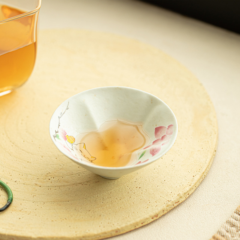 Blue and white flint red ceramic tea cup for home use, owner's cup, magnolia cute cat gourd cup, ceramic tea set, single cup for kung fu tea Blue and white flint red ceramic tea cup for home use, owner's cup, magnolia cute cat gourd cup, ceramic tea set, single cup for kung fu tea
