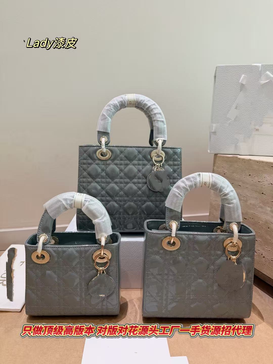 Dijia qadın mini çanta - metal zəncirli, üç bölməli, həcmli naxışlı