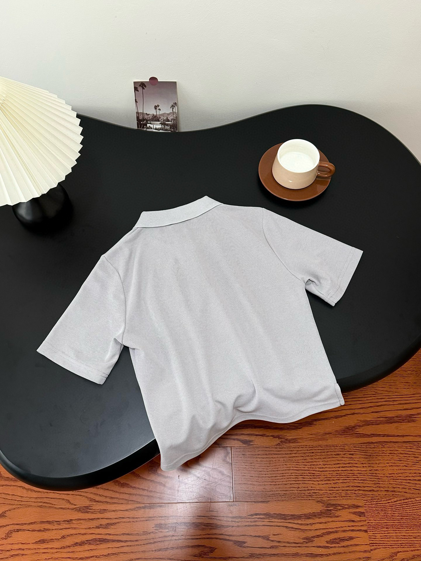 特価区の南油の婦人服の年の早春の新型の簡単なファッションは襟の経典をひっくり返します。