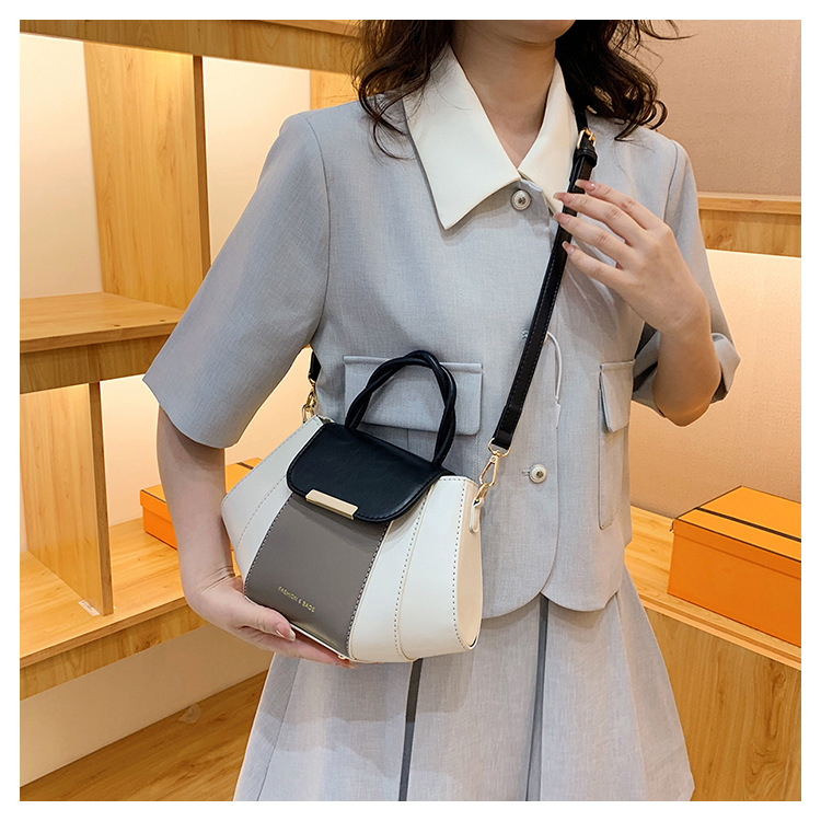 577g Weight Polyester Lining Material Zipper Closure Type Single Shoulder Strap Strap Type Crossbody Bag Bags Type Casual, Daily Occasion Pu Leather Material Color Block Pattern All Seasons Season Women's Gender Streetwear Style Square Shape Medium Size Women's Medium Pu Leather Color Block Streetwear Square Zipper Crossbody Bag 23
