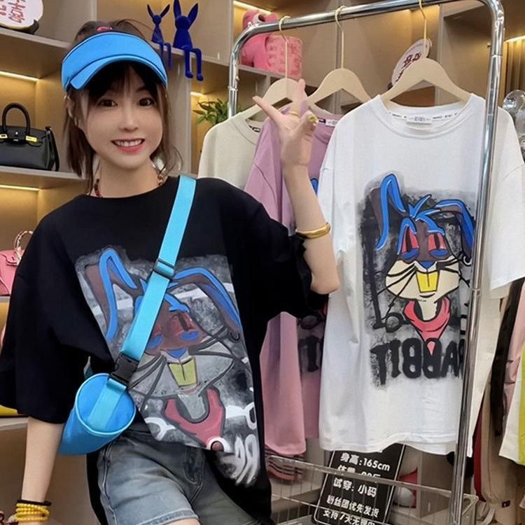 Gran tamaño gordo mm210 jin dibujos animados impresión conejo camiseta de manga corta mujer algodón cuello redondo diseño suelto sensación de nicho de moda