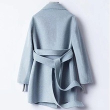 �ﶬС���Lë������Ů���b�IС����ϵ���@�ݰٴ����Ӵ������L��