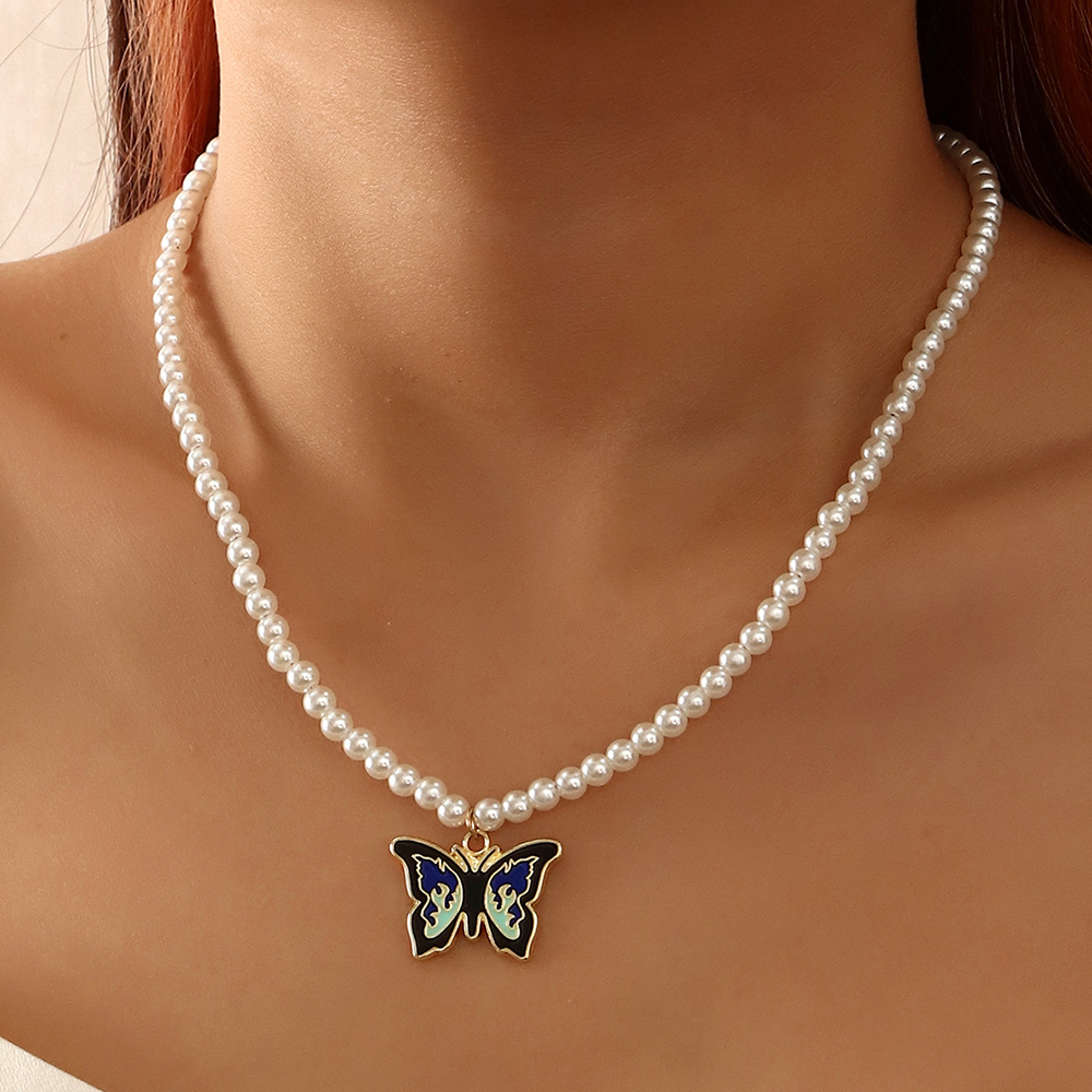 Fashion Accessories Creative Simple Dripping Butterfly Necklace Temperament Pearl Necklace display picture 2